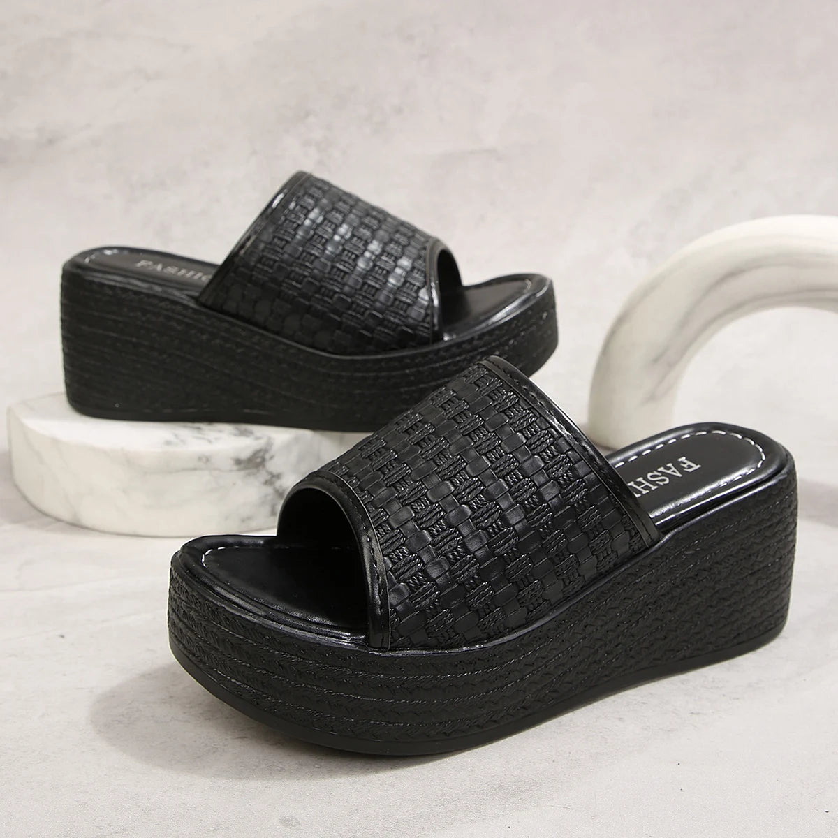 Sandales compensées tissées pour femme